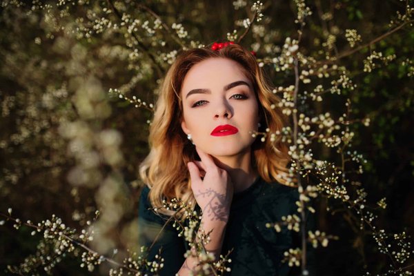 How to Choose a Luxe Velvet Blazer for a Company Gala Without Overdressing?